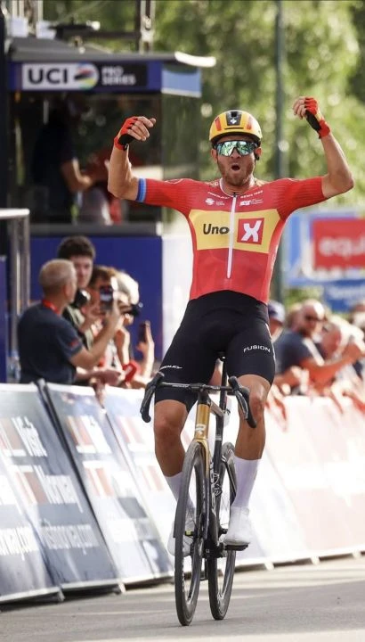 Alexander Kristoff remportant une étape de l'Arctic Race of Norway avec l'équipe UNO-X sur un vélo Ridley